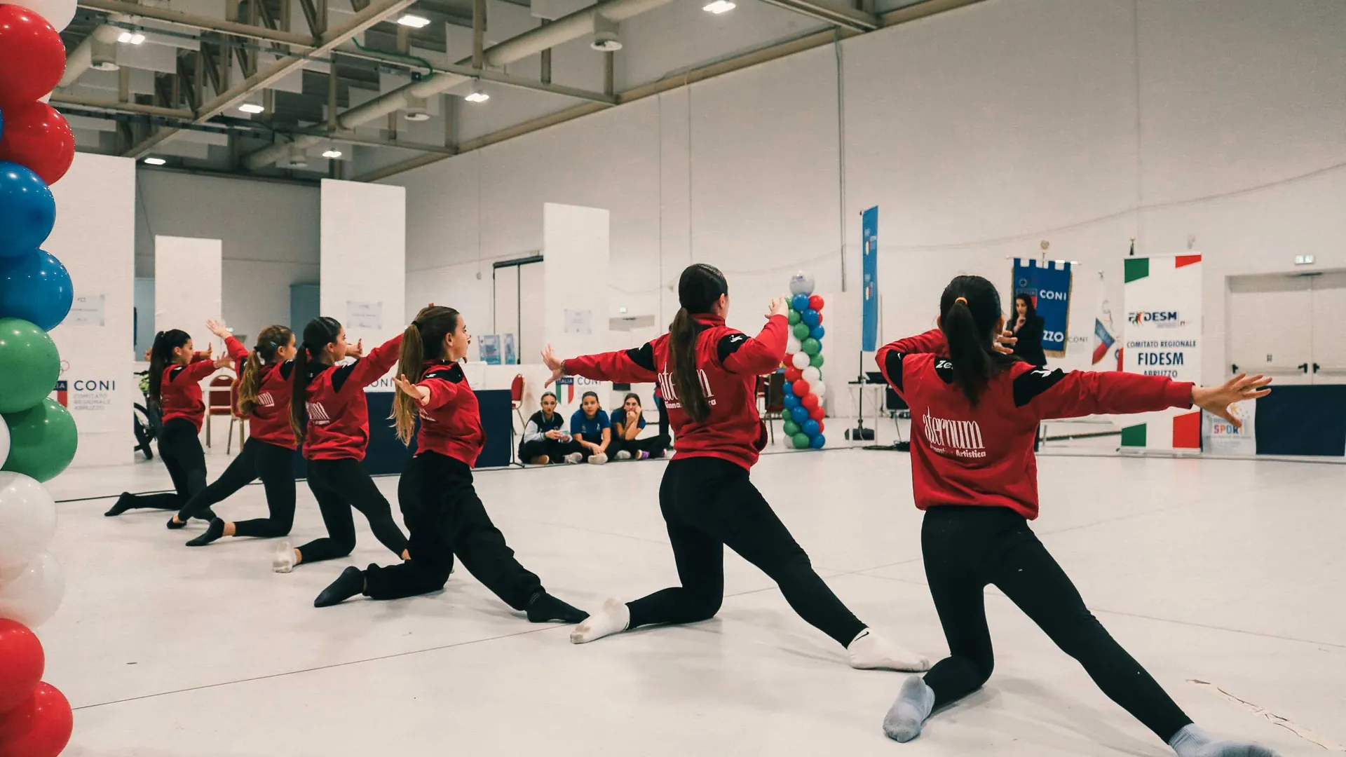 Esibizione di ginnastica di squadra al Festival dello Sport
